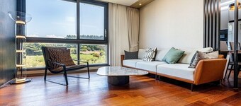 공항과 시내가 가까운 위치 좋은 곳