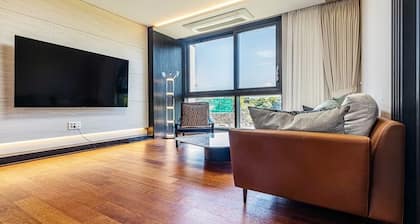 공항과 시내가 가까운 위치 좋은 곳