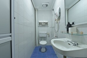 Deluxe Double Room, 1 King Bed | Bathroom