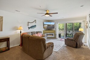 Smart TV - Cedar Heights Delight-Waterfront, Pools, Wet Bar, & More! (Camdenton)