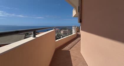Elegant apartment with sea view