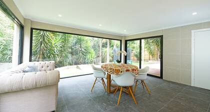 Charming 6 BRM Villa in Melbourne East