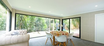 Charming 6 BRM Villa in Melbourne East