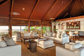 Habitación | Área de sala de estar | Televisión 