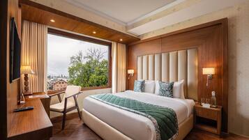 Junior Suite | Egyptian cotton sheets, premium bedding, Select Comfort beds, minibar