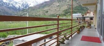 Cozy Homestay amidst Burwa Valley with magnificent view