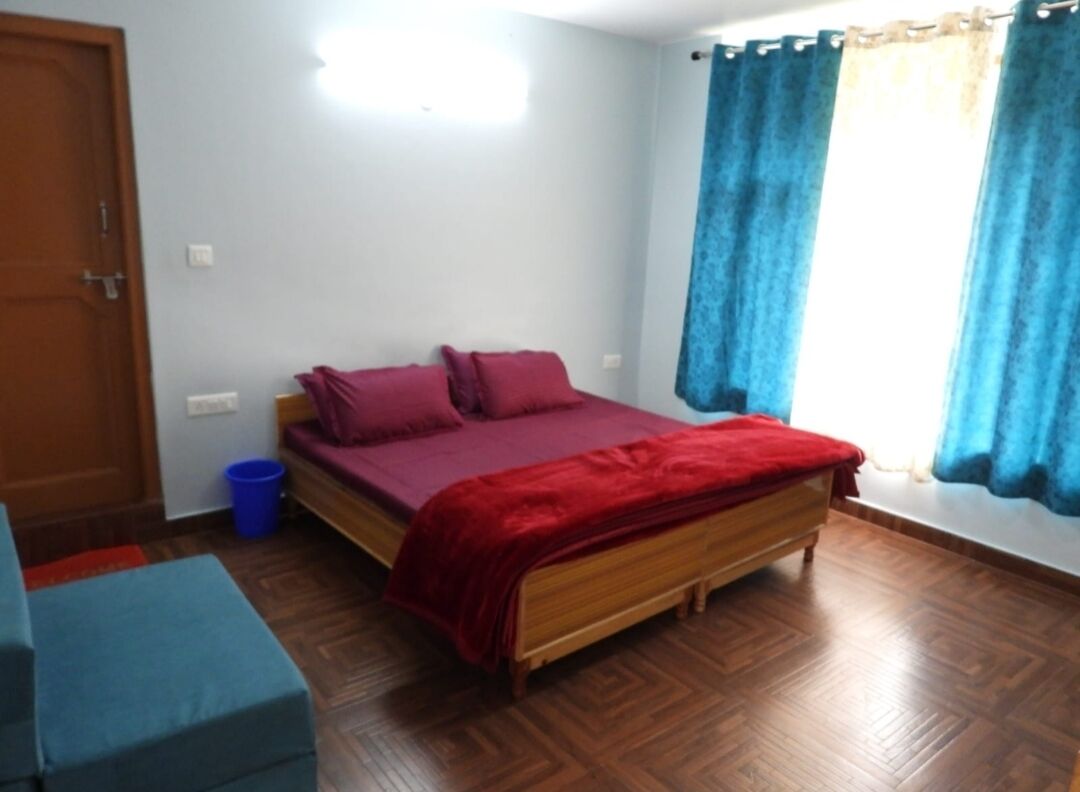 7 habitaciones, tabla de planchar con plancha, wifi y ropa de cama 