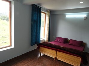 7 bedrooms, iron/ironing board, WiFi, bed sheets