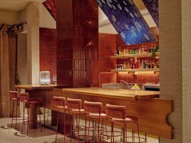 2 bares/lounges, bar na cobertura