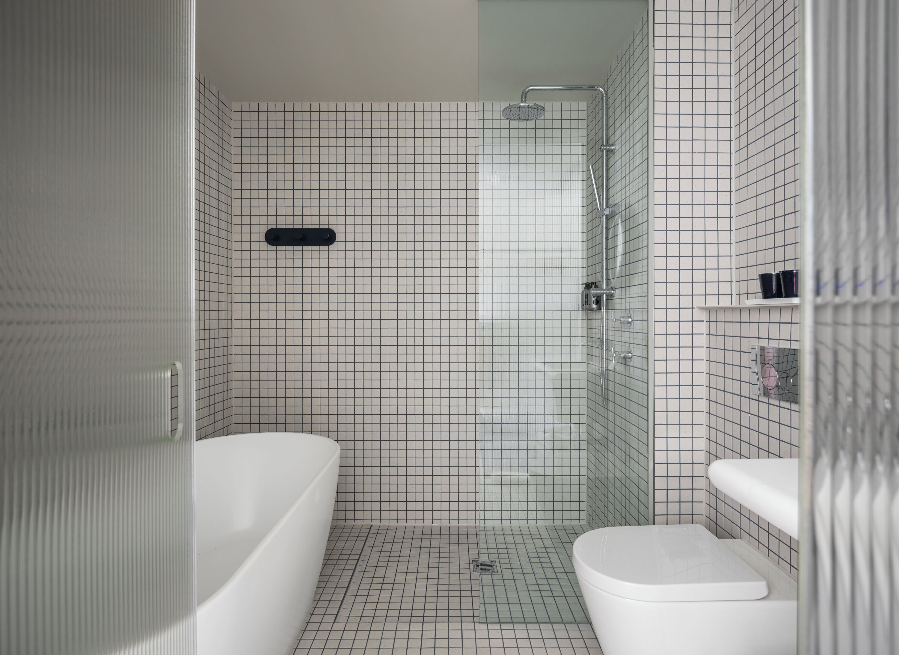 Premium Room, 1 King Bed, Bathtub | Bathroom | Shower, free toiletries, hair dryer, bathrobes