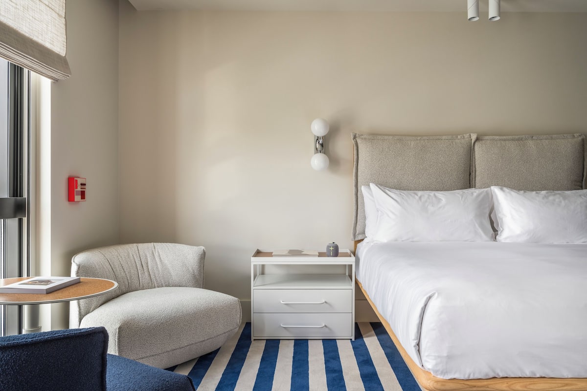 Egyptian cotton sheets, premium bedding, pillow-top beds, in-room safe