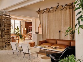 2 bars/lounges, rooftop bar