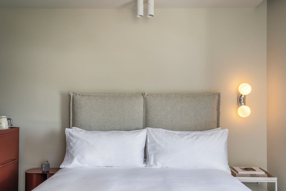 Egyptian cotton sheets, premium bedding, pillowtop beds, in-room safe