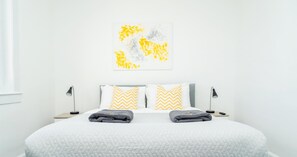 2 عدّة غرف نوم ومكواة/لوح كي وواي فاي مجانًا وملاءات أسرّة