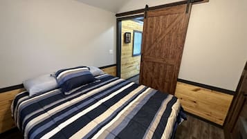 2 makuuhuonetta, silitysrauta/-lauta, ilmainen Wi-Fi, vuodevaatteet