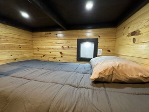 2 makuuhuonetta, silitysrauta/-lauta, ilmainen Wi-Fi, vuodevaatteet