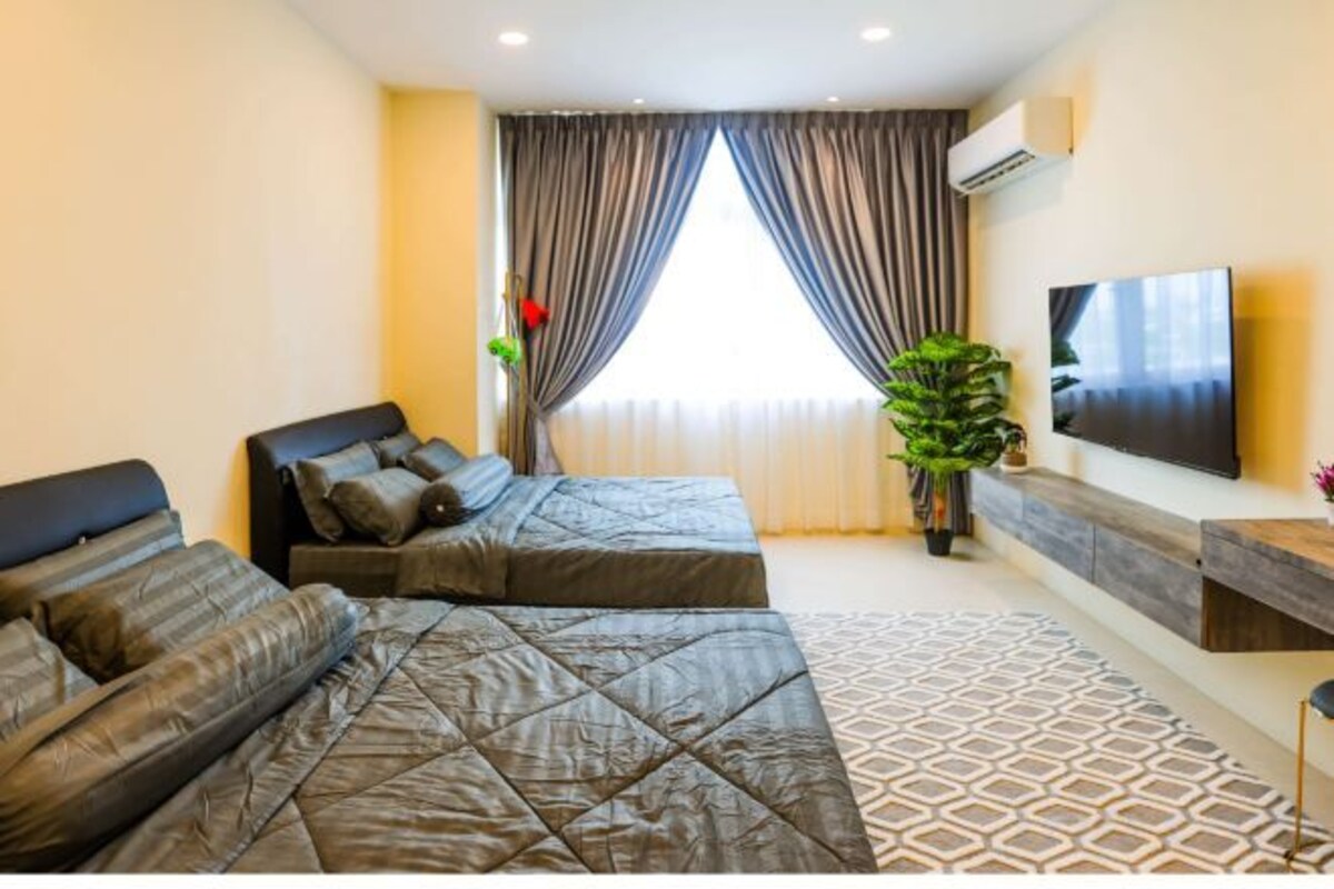 Premium bedding, in-room safe, desk, iron/ironing board
