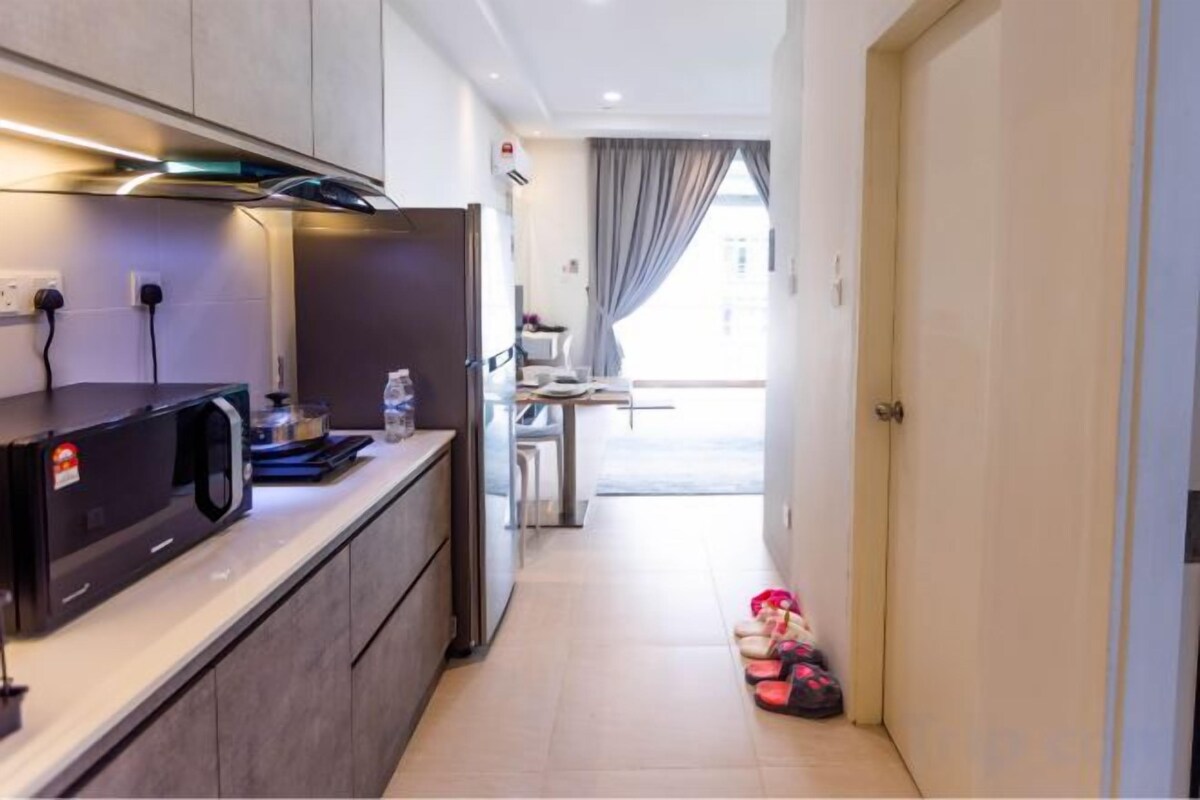 Private kitchen | Fridge, microwave, dishwasher, electric kettle