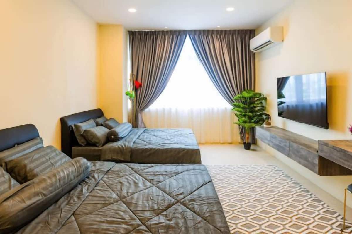 Premium bedding, in-room safe, desk, iron/ironing board