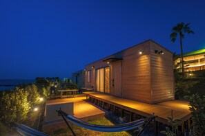 Glamping Twin B, Non Smoking *Views vary | Down duvets, in-room safe, free WiFi - La Vista Yokosuka Kannonzaki Terrace (Yokosuka)