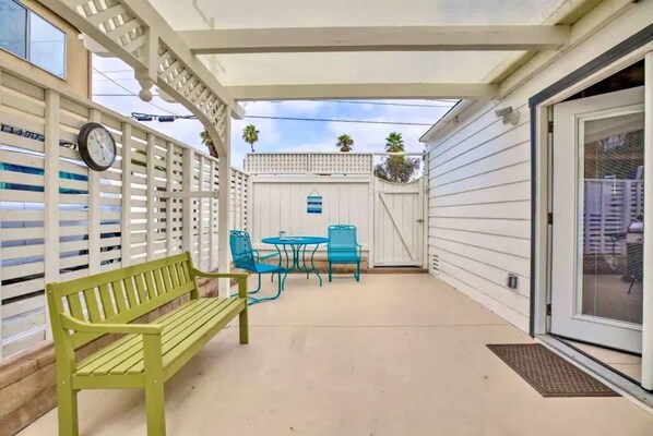 屋外ダイニングエリア