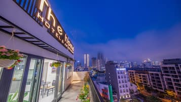 Căn hộ có thiết kế đặc trưng, 1 phòng ngủ, ban công, quang cảnh thành phố | Quang cảnh từ phòng