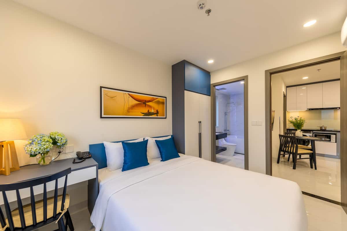 Family Apartment, 2 Bedrooms, 2 Bathrooms, Mountain View | 1 bedroom, pillowtop beds, free minibar items, desk