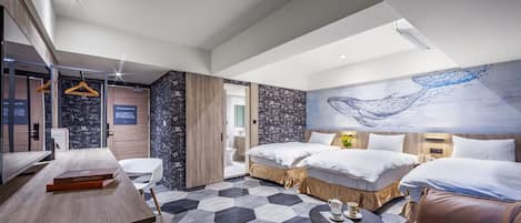 Business Triple Room | Individually furnished, free WiFi, bed sheets