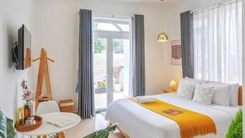 Minibar, desk, free WiFi, bed sheets