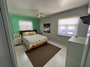 6 bedrooms, iron/ironing board, travel crib, free WiFi - Ocean front home with 3 suites, salt water pool, gated and Wifi. Gas BBQ grill. (Arecibo)