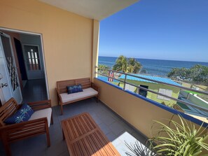 Property grounds - Ocean front home with 3 suites, salt water pool, gated and Wifi. (Arecibo)