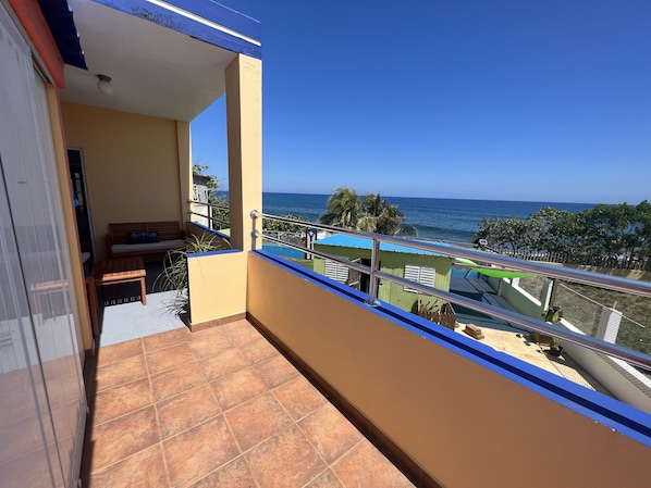 Property grounds - Ocean front home with 3 suites, salt water pool, gated and Wifi. Gas BBQ grill. (Arecibo)