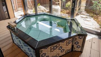 Villa (Tsubame) | Badeværelse | Separat badekar og bruser, gratis toiletartikler, hårtørrer, bidet