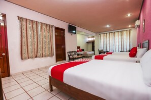 Habitación estándar (Four beds, with View) | Sistema de insonorización, wifi gratis, ropa de cama