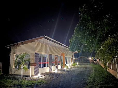 Konaklama yerinin ön cephesi