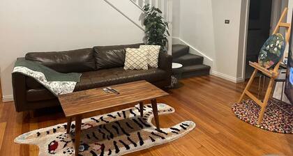 3 BR Artistic Home,Netflix Gym,Heart of Camberwell