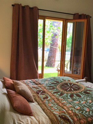 7 bedrooms, iron/ironing board, WiFi, bed sheets