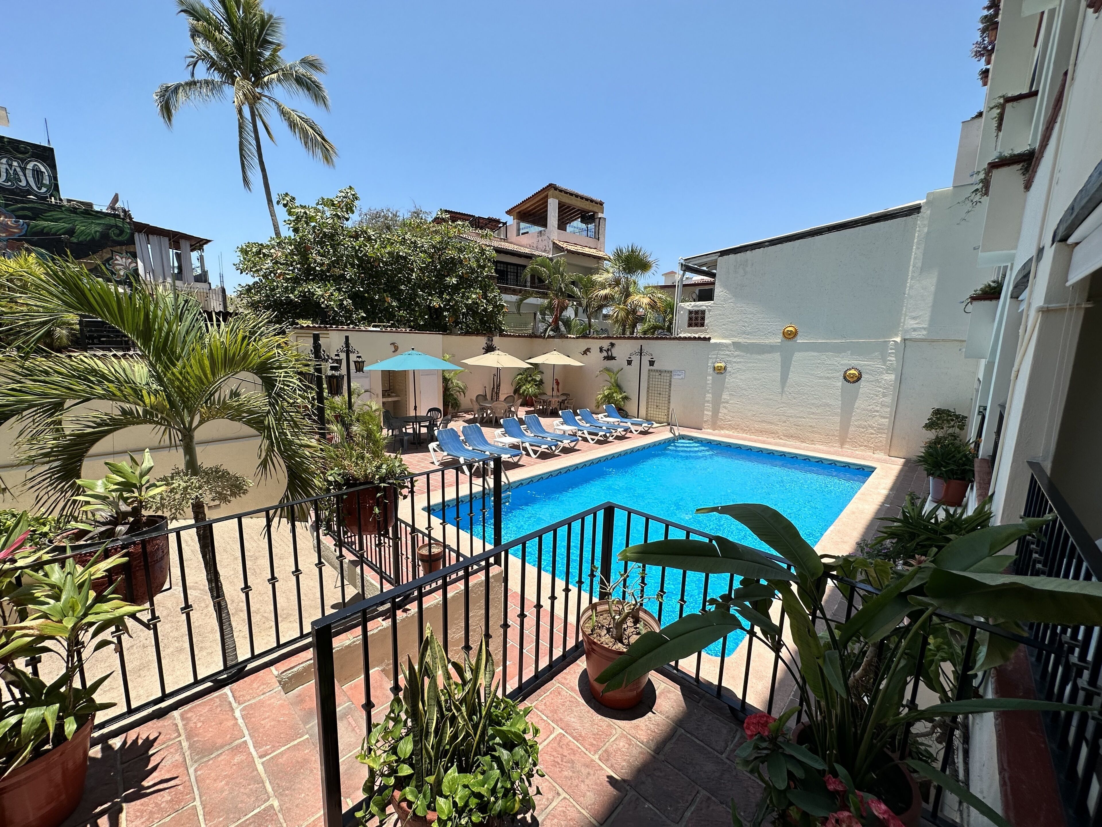 야외 수영장, 수영장 파라솔, 일광욕 의자