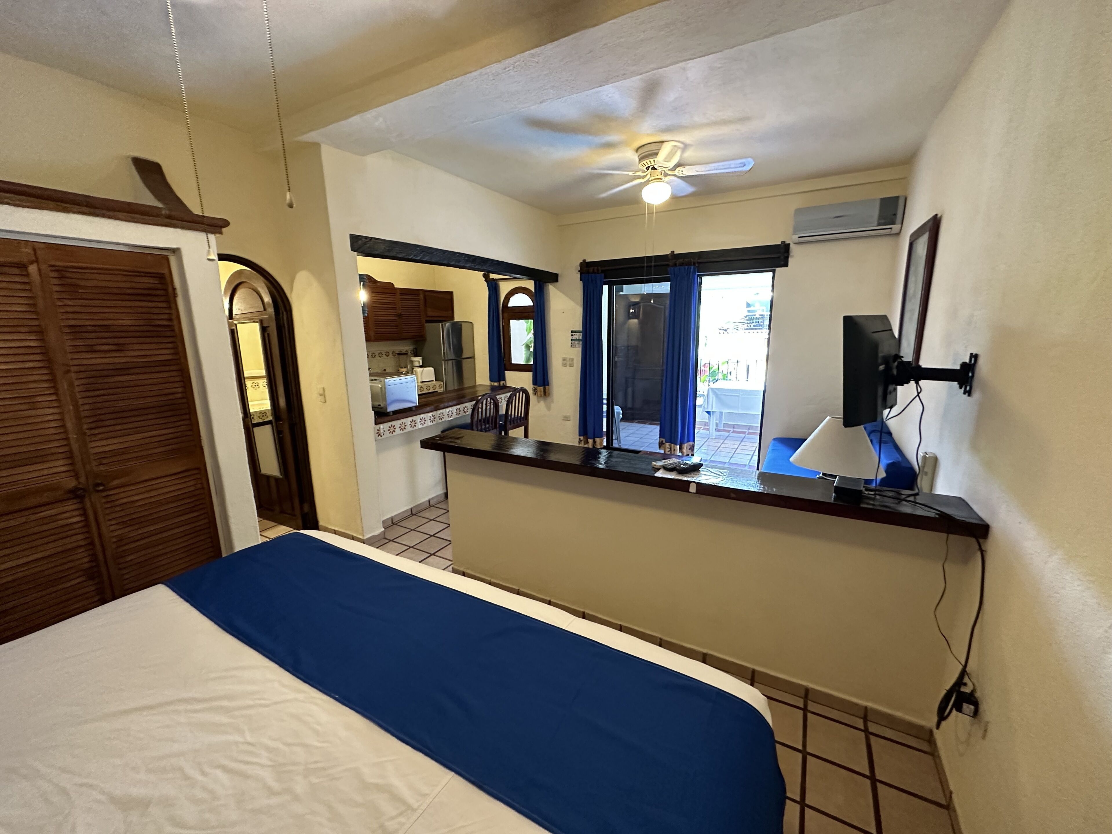 Bedden met traagschuimmatrassen, een kluis op de kamer