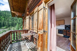 Outdoor dining - Apartment "Innerkaserbach" with Mountain View & Shared Garden (St. Pankraz)