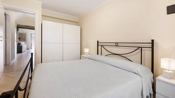 2 Schlafzimmer, BĂŒgeleisen/BĂŒgelbrett, kostenloses WLAN, BettwĂ€sche