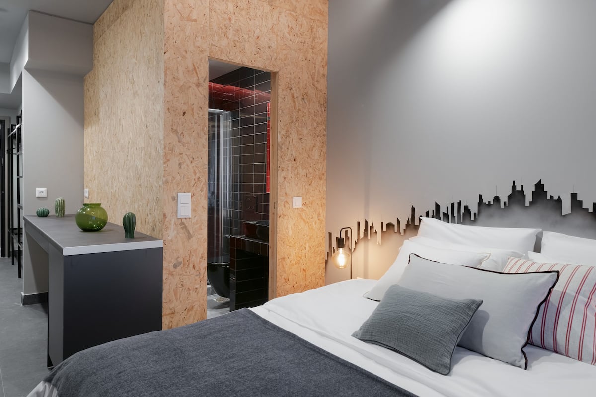 Studio | 1 bedroom, in-room safe, soundproofing, free WiFi