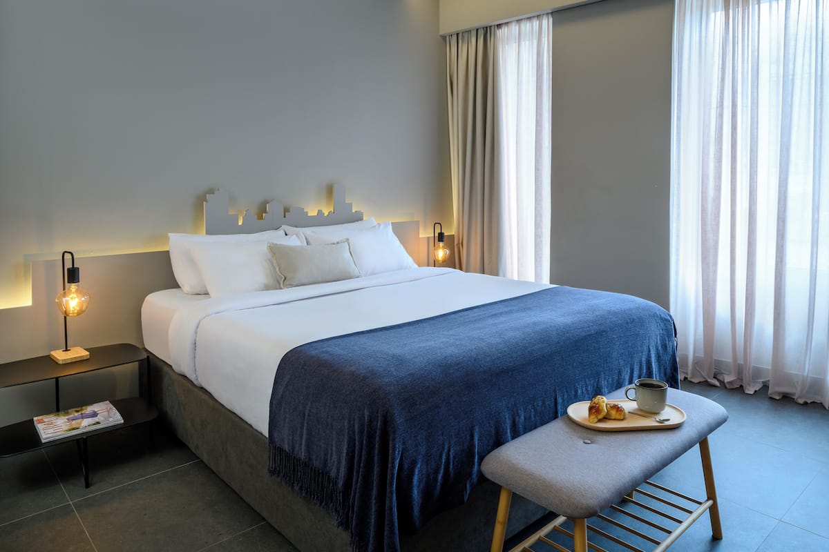 1 bedroom, in-room safe, soundproofing, free WiFi