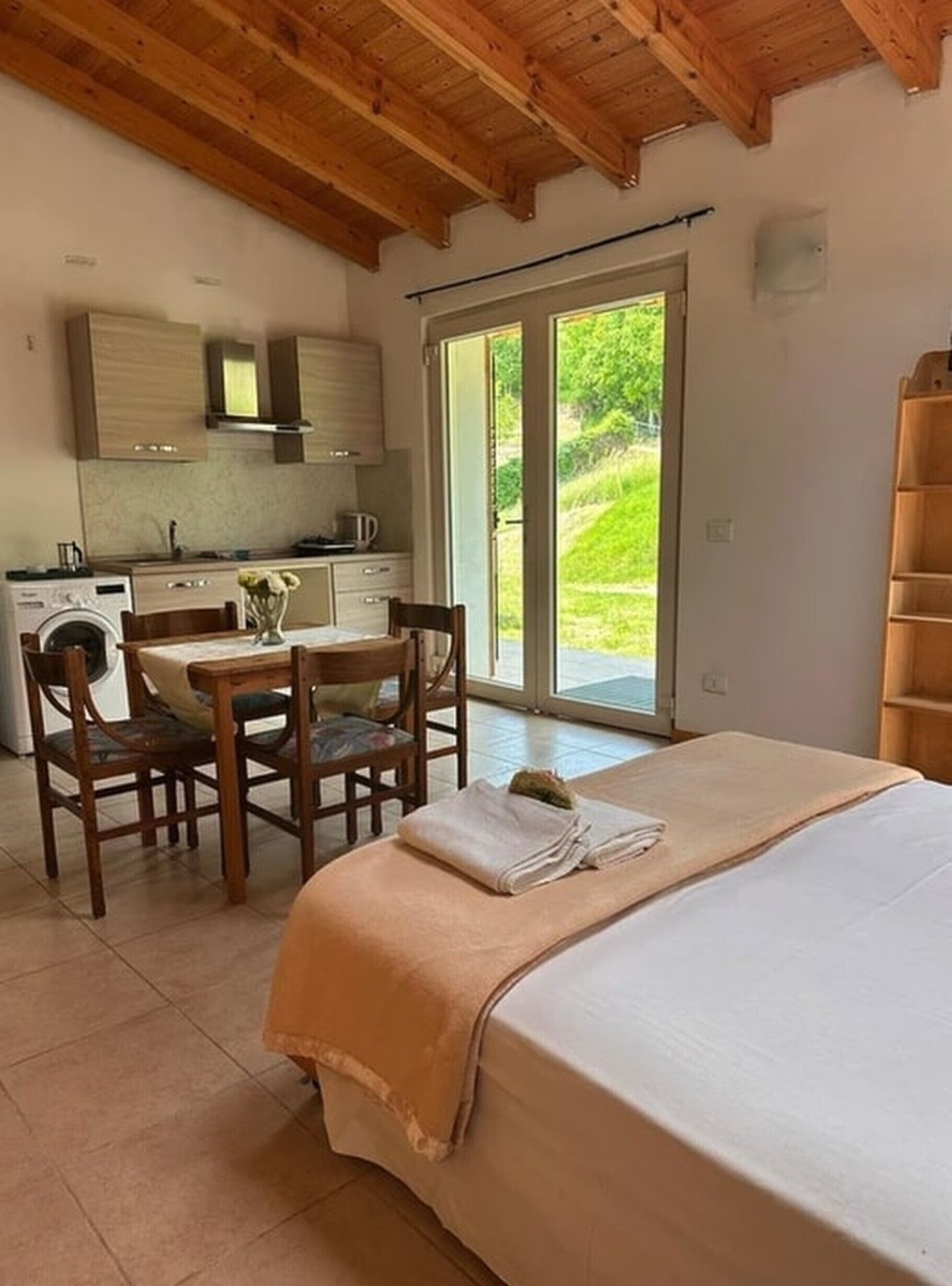 1 quarto, Wi-Fi de cortesia, roupa de cama