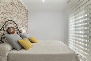 3 makuuhuonetta, silitysrauta/-lauta, ilmainen Wi-Fi, vuodevaatteet