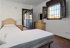 4 habitaciones, tabla de planchar con plancha y wifi gratis 
