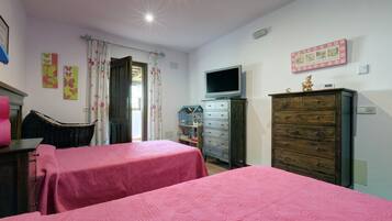 4 habitaciones, tabla de planchar con plancha y wifi gratis