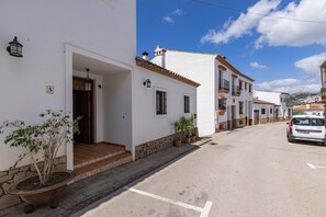 Exterior - Villa 'Casa Jimena 8 Personas' with Mountain Views, Wi-Fi, and Air Conditioning (Jimena de la Frontera)