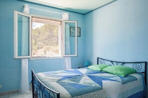 2 bedrooms, iron/ironing board, free WiFi, bed sheets - Appartement avec piscine et cuisine d'été (Roquefort-la-Bédoule)