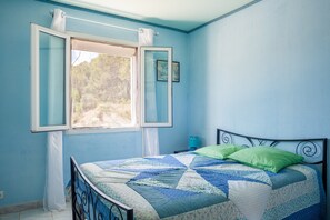 2 bedrooms, iron/ironing board, free WiFi, bed sheets - Appartement avec piscine et cuisine d'été (Roquefort-la-Bédoule)